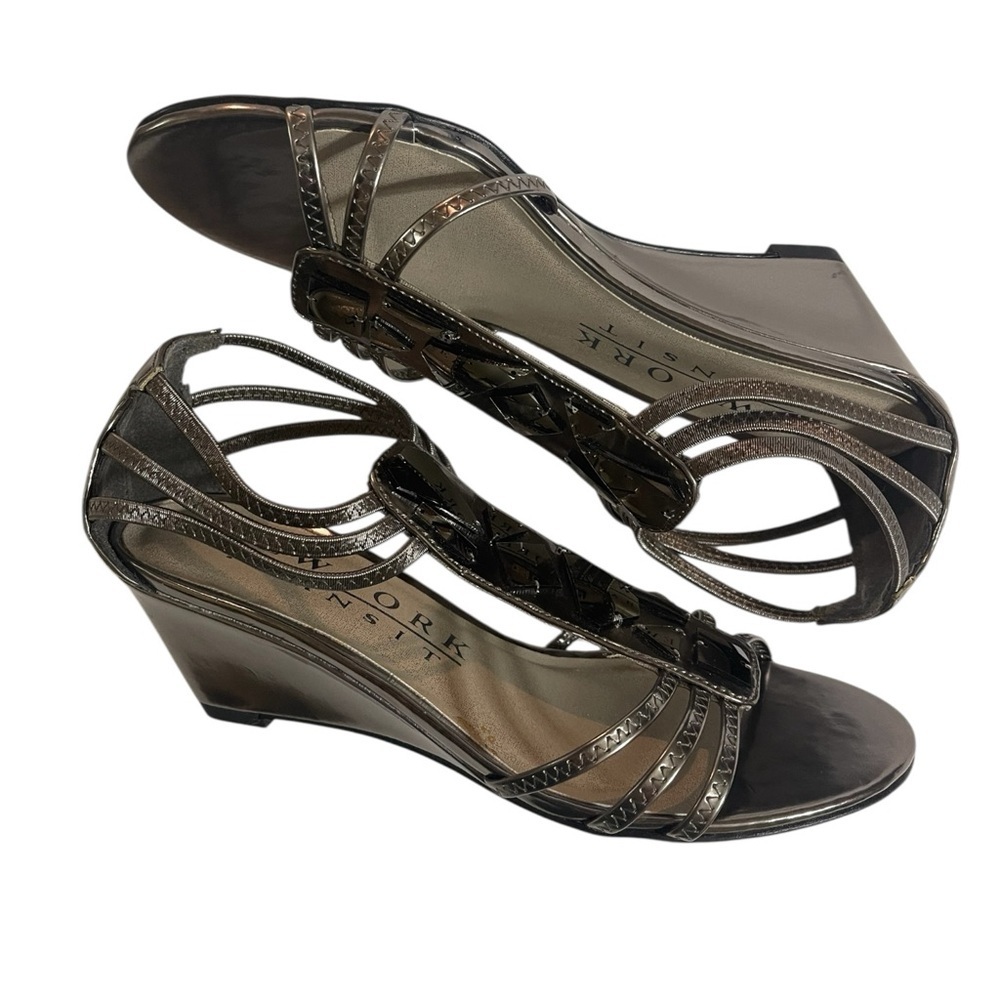 NEW YORK TRANSIT METALLIC SILVER STRAPPY WEDGE SANDALS SZ 6.5 EUC